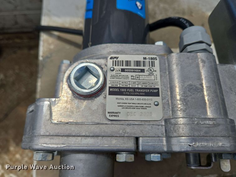 image for item EC4243 2004 Freightliner M2 106 utility / service truck