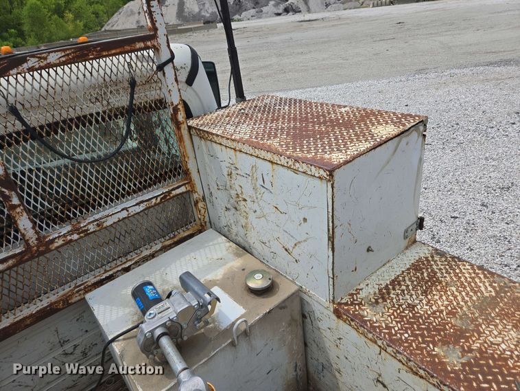 image for item EC4243 2004 Freightliner M2 106 utility / service truck