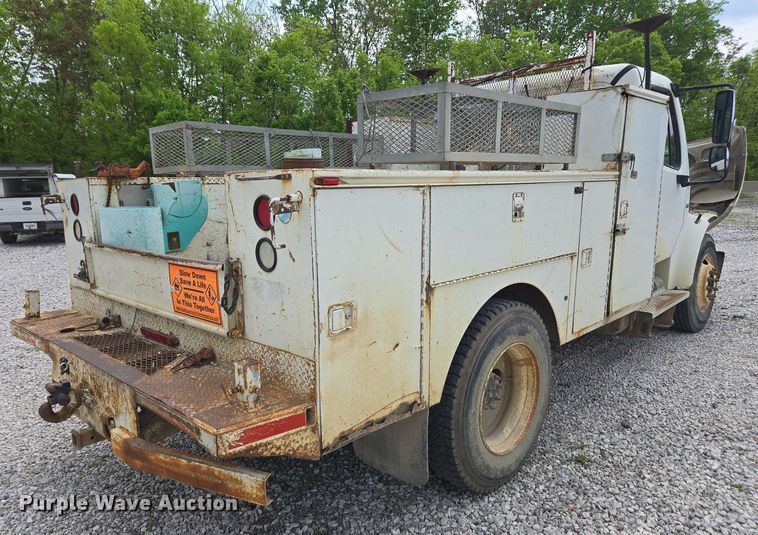 image for item EC4243 2004 Freightliner M2 106 utility / service truck