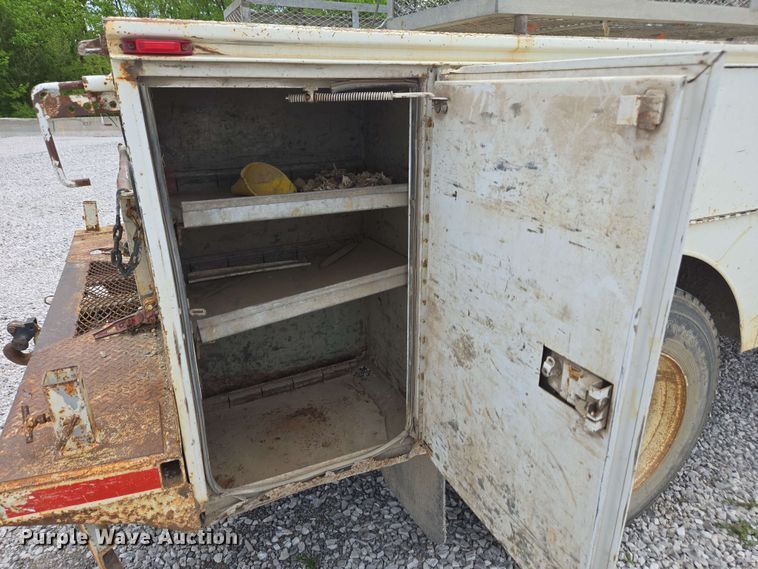 image for item EC4243 2004 Freightliner M2 106 utility / service truck