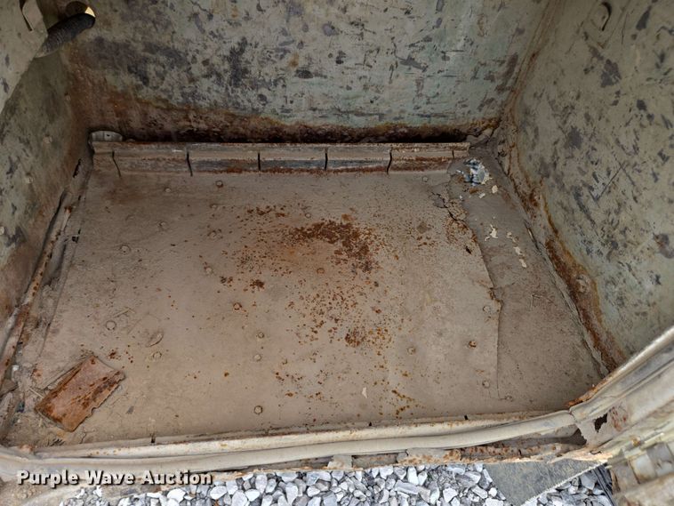 image for item EC4243 2004 Freightliner M2 106 utility / service truck