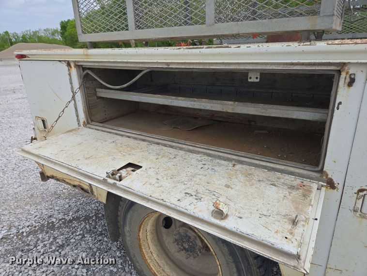 image for item EC4243 2004 Freightliner M2 106 utility / service truck