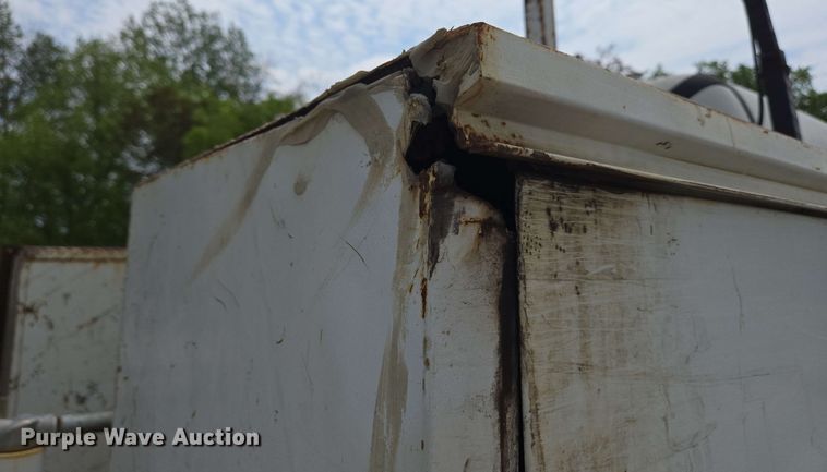 image for item EC4243 2004 Freightliner M2 106 utility / service truck