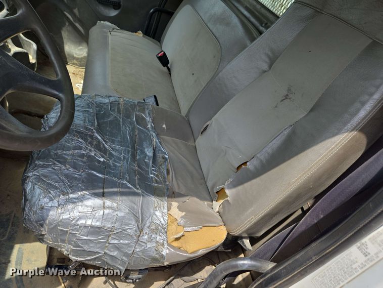 image for item EC4243 2004 Freightliner M2 106 utility / service truck