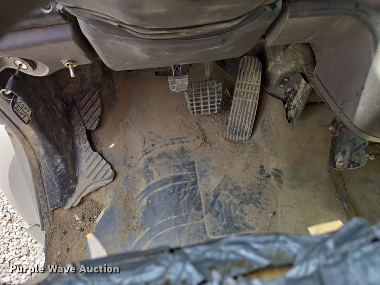 image for item EC4243 2004 Freightliner M2 106 utility / service truck