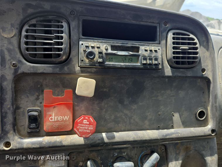 image for item EC4243 2004 Freightliner M2 106 utility / service truck