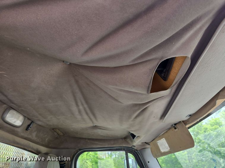 image for item EC4243 2004 Freightliner M2 106 utility / service truck