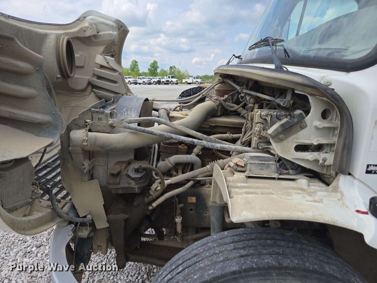 image for item EC4243 2004 Freightliner M2 106 utility / service truck