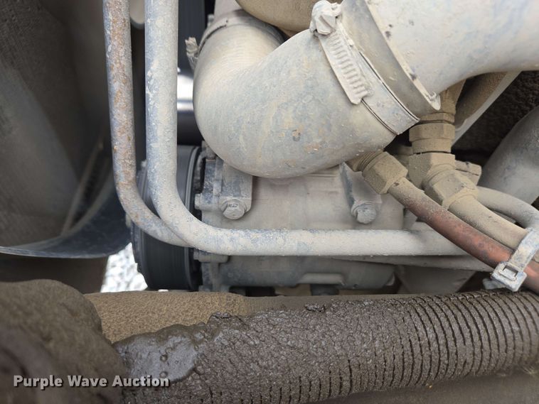 image for item EC4243 2004 Freightliner M2 106 utility / service truck