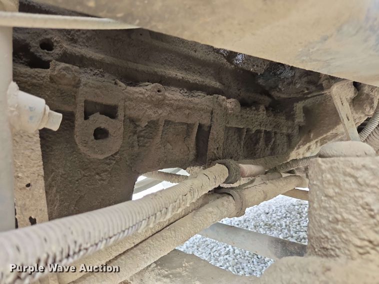 image for item EC4243 2004 Freightliner M2 106 utility / service truck