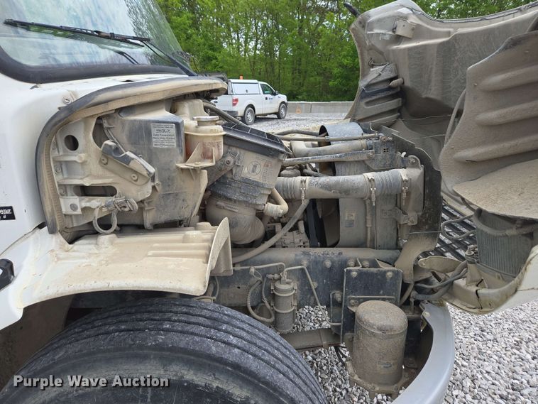 image for item EC4243 2004 Freightliner M2 106 utility / service truck