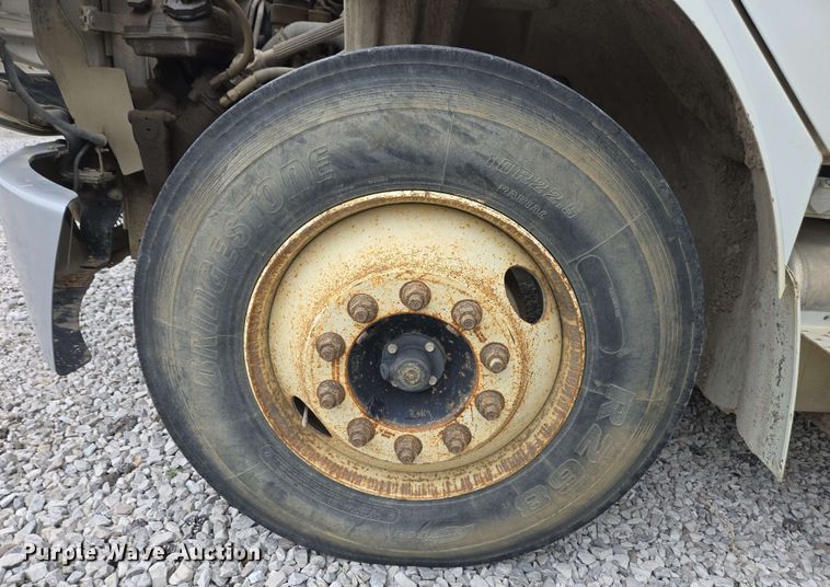 image for item EC4243 2004 Freightliner M2 106 utility / service truck