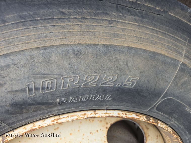 image for item EC4243 2004 Freightliner M2 106 utility / service truck