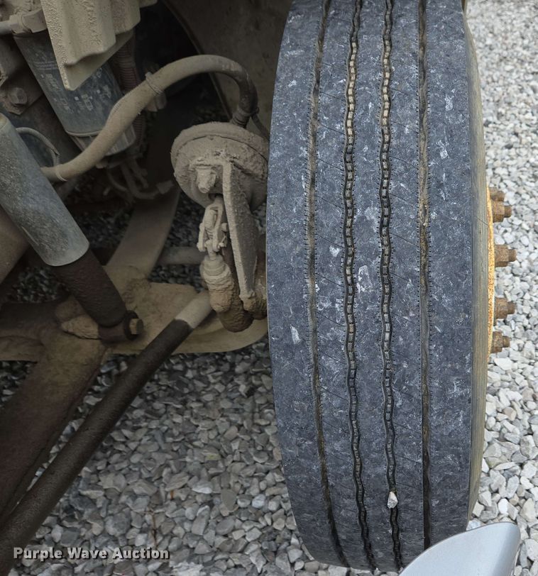 image for item EC4243 2004 Freightliner M2 106 utility / service truck