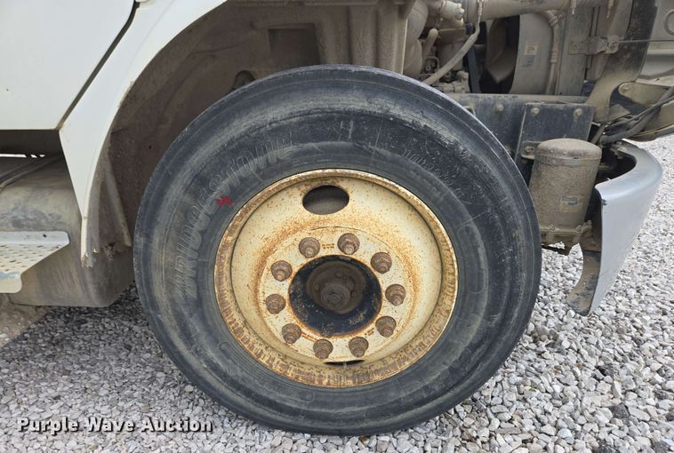 image for item EC4243 2004 Freightliner M2 106 utility / service truck