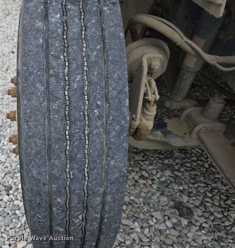 image for item EC4243 2004 Freightliner M2 106 utility / service truck