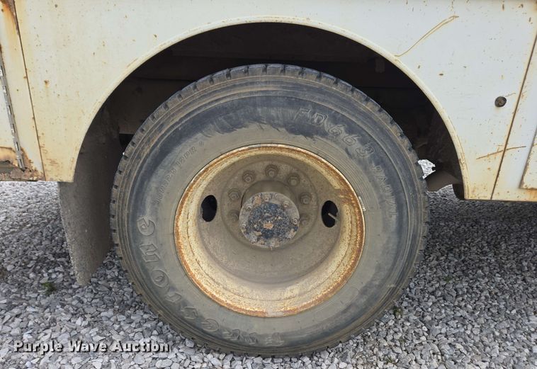 image for item EC4243 2004 Freightliner M2 106 utility / service truck