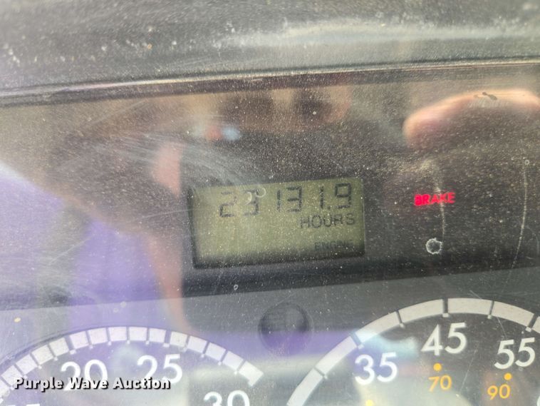 image for item EC4243 2004 Freightliner M2 106 utility / service truck