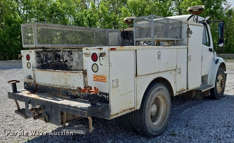 image for item EC4244 2004 Freightliner M2 106 utility / service truck