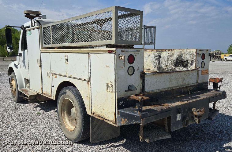 image for item EC4244 2004 Freightliner M2 106 utility / service truck