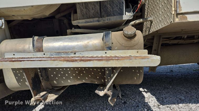 image for item EC4244 2004 Freightliner M2 106 utility / service truck