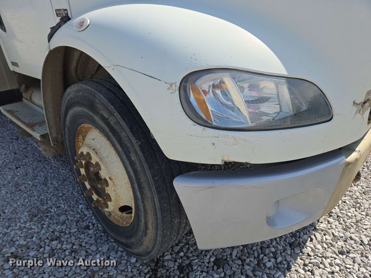 image for item EC4244 2004 Freightliner M2 106 utility / service truck