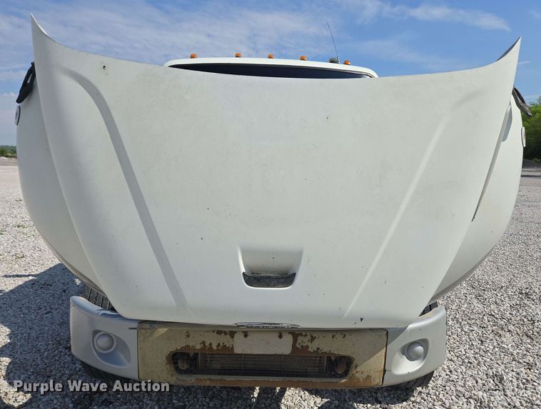 image for item EC4244 2004 Freightliner M2 106 utility / service truck