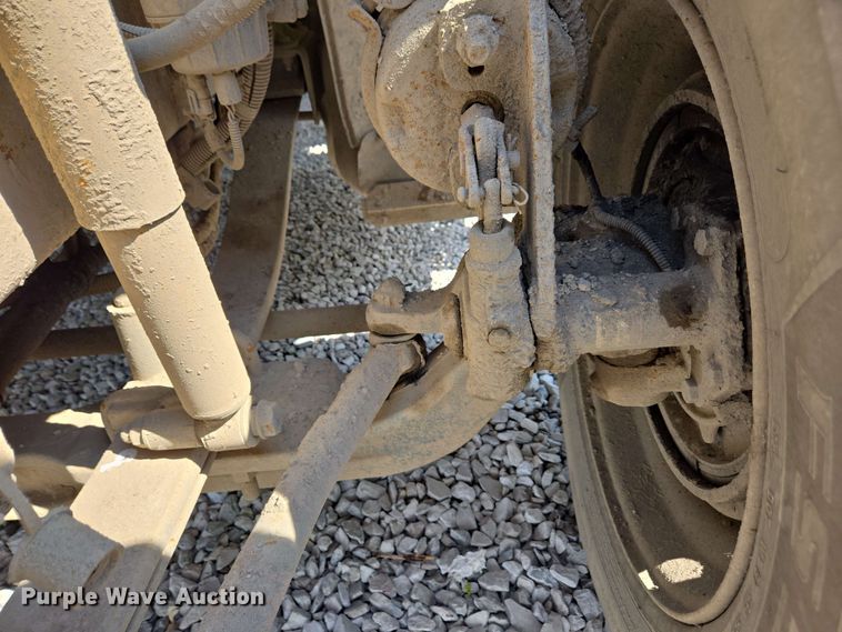 image for item EC4244 2004 Freightliner M2 106 utility / service truck