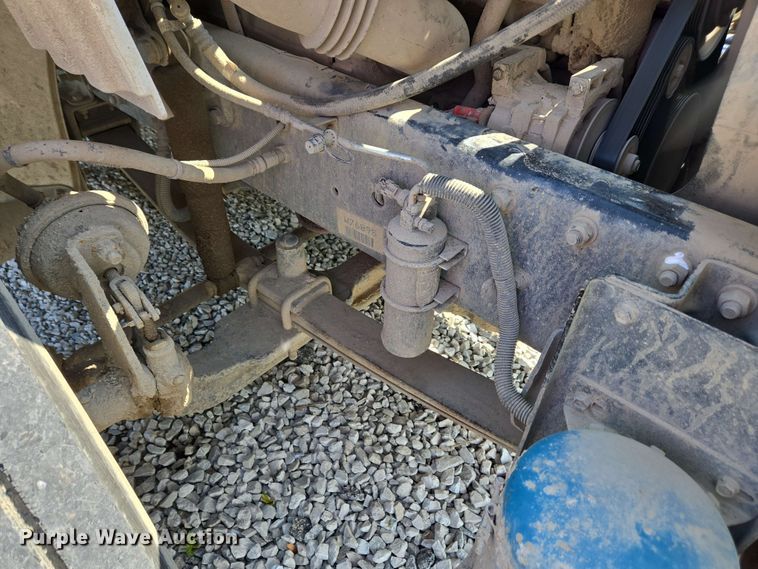 image for item EC4244 2004 Freightliner M2 106 utility / service truck