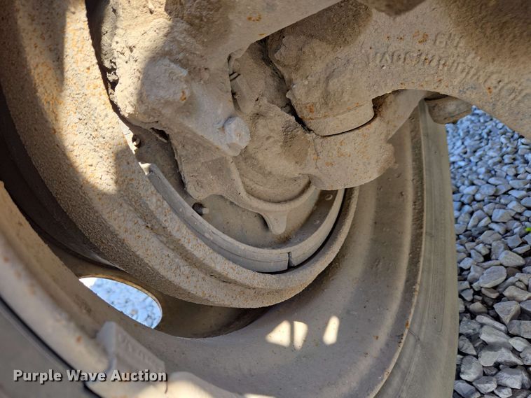 image for item EC4244 2004 Freightliner M2 106 utility / service truck