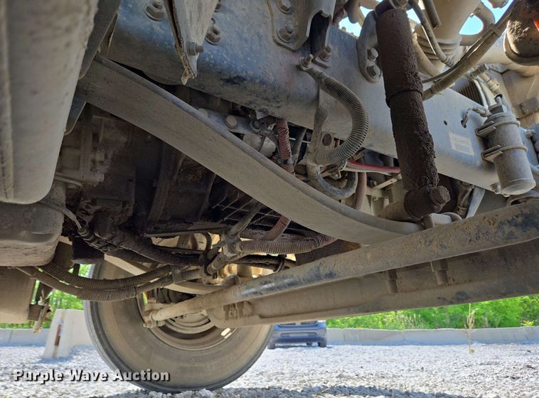 image for item EC4244 2004 Freightliner M2 106 utility / service truck