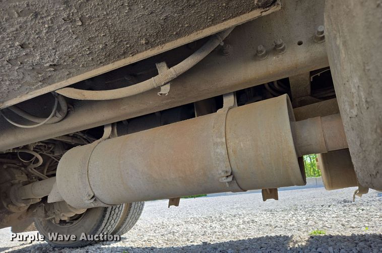 image for item EC4244 2004 Freightliner M2 106 utility / service truck