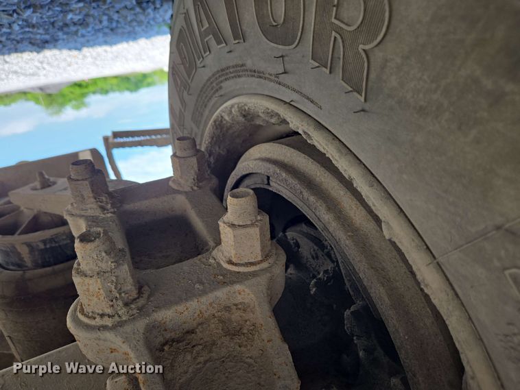 image for item EC4244 2004 Freightliner M2 106 utility / service truck