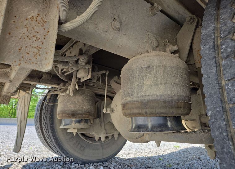 image for item EC4244 2004 Freightliner M2 106 utility / service truck