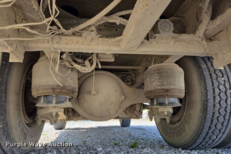 image for item EC4244 2004 Freightliner M2 106 utility / service truck