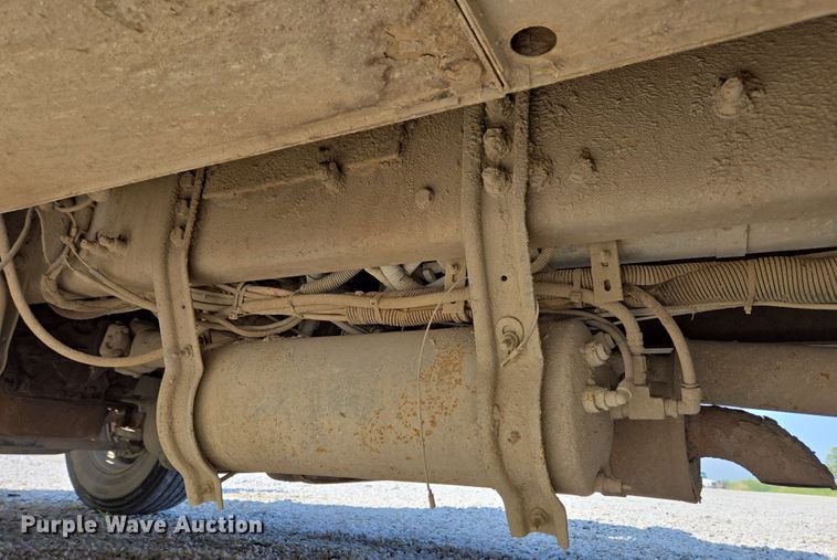 image for item EC4244 2004 Freightliner M2 106 utility / service truck