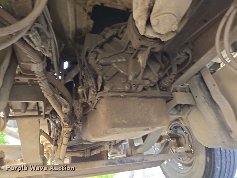 image for item EC4244 2004 Freightliner M2 106 utility / service truck