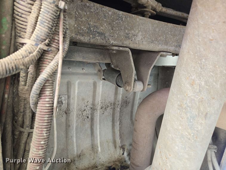 image for item EC4244 2004 Freightliner M2 106 utility / service truck