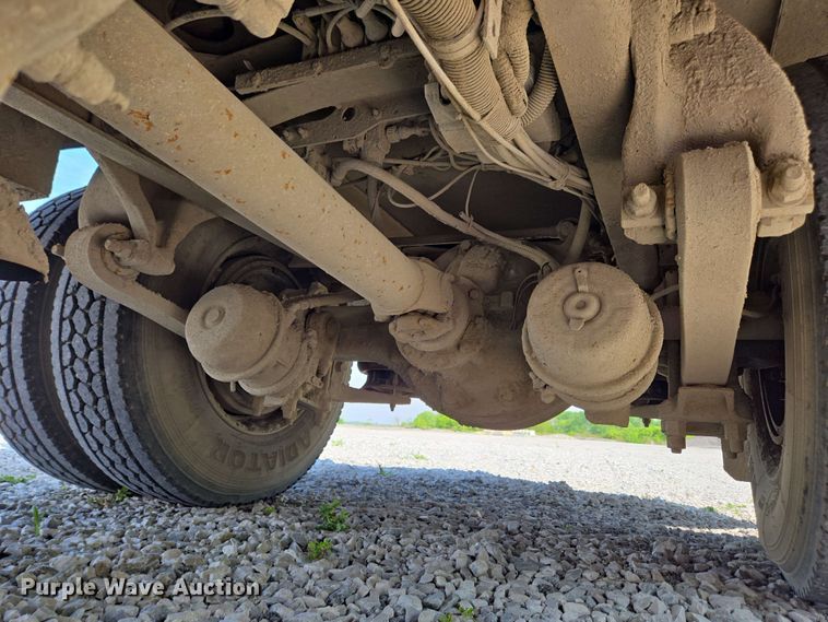 image for item EC4244 2004 Freightliner M2 106 utility / service truck