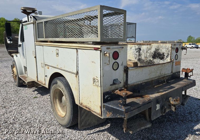 image for item EC4244 2004 Freightliner M2 106 utility / service truck