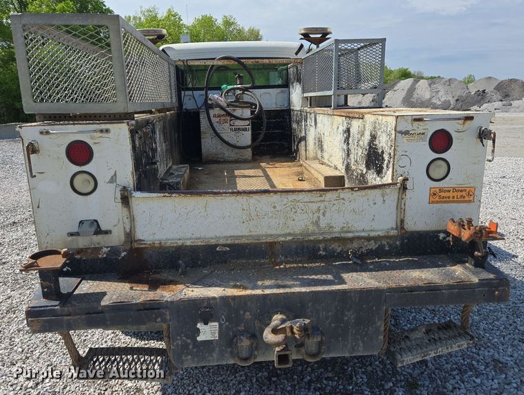 image for item EC4244 2004 Freightliner M2 106 utility / service truck