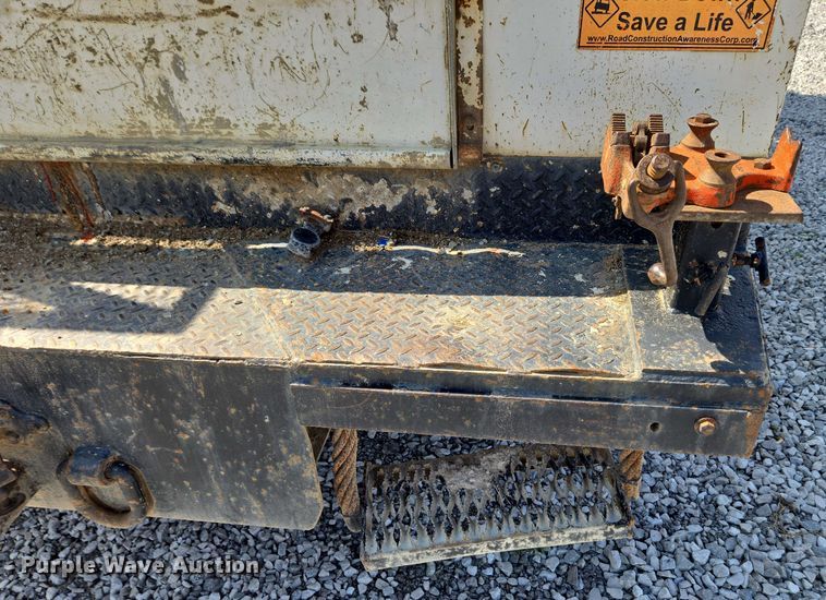 image for item EC4244 2004 Freightliner M2 106 utility / service truck