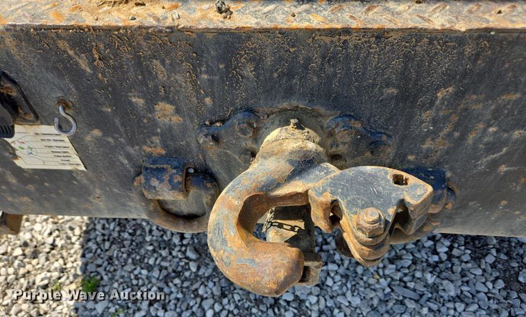 image for item EC4244 2004 Freightliner M2 106 utility / service truck