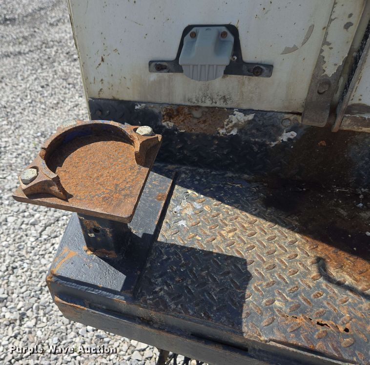 image for item EC4244 2004 Freightliner M2 106 utility / service truck