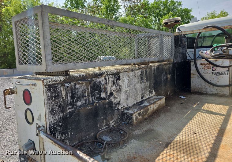 image for item EC4244 2004 Freightliner M2 106 utility / service truck