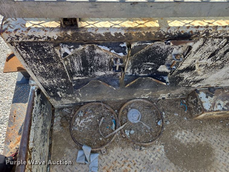 image for item EC4244 2004 Freightliner M2 106 utility / service truck