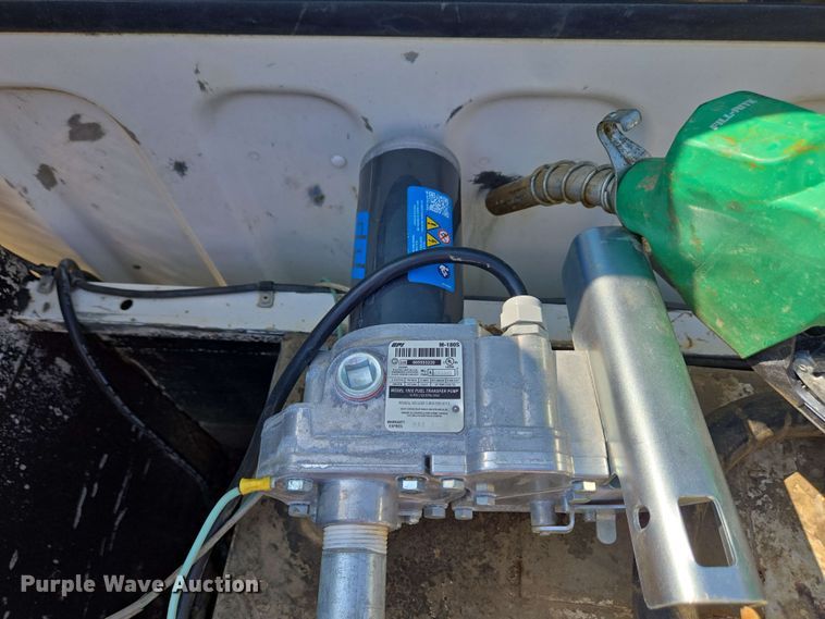 image for item EC4244 2004 Freightliner M2 106 utility / service truck