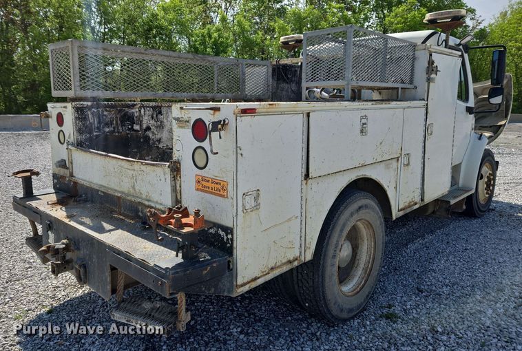 image for item EC4244 2004 Freightliner M2 106 utility / service truck