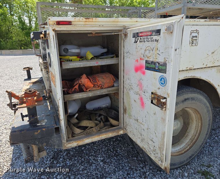 image for item EC4244 2004 Freightliner M2 106 utility / service truck