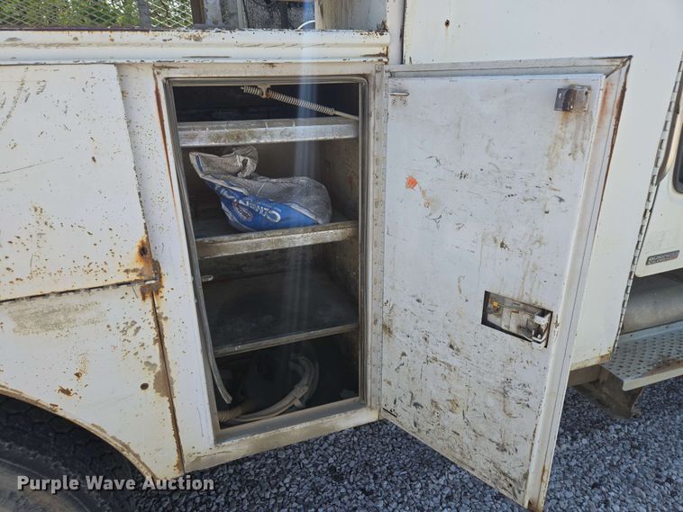 image for item EC4244 2004 Freightliner M2 106 utility / service truck